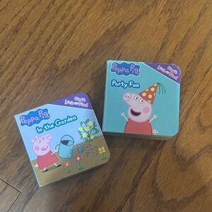 2 mini PEPPA pig books